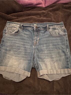 Old Navy Fitted Light Blue Rolled-Hem Denim Shorts Size 14